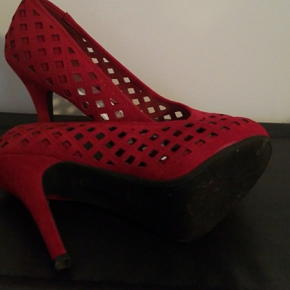 Red heels - Picture 2 of 2